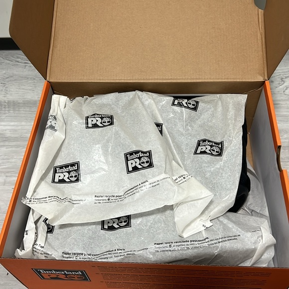 NEW Timberland Woman’s TiTan 6” Alloy Toe Work Boot size 8.5 - Picture 4 of 5